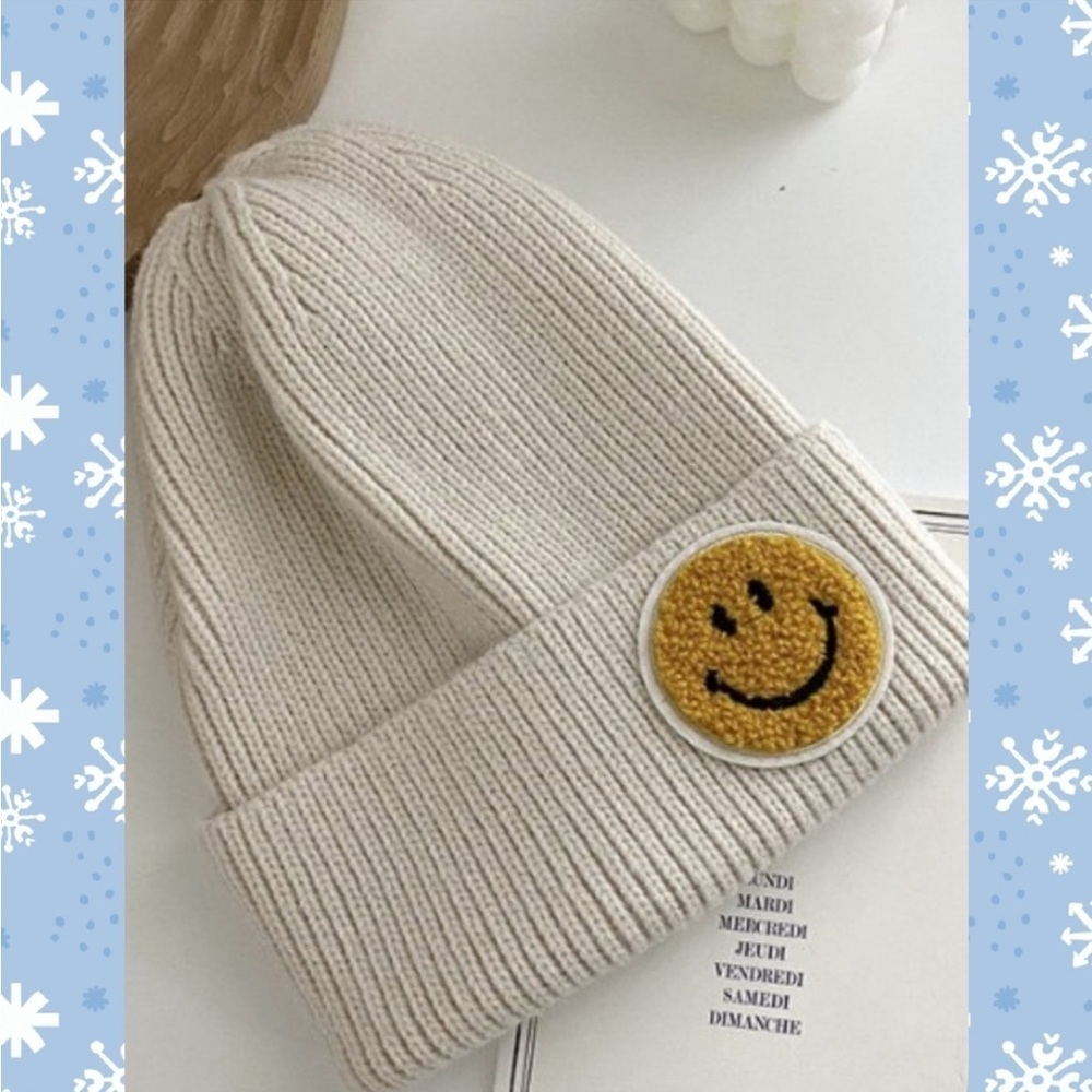 Knit Ribbed Smiley Face Beanie In Cream